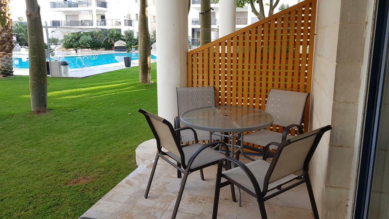 Apartamento דירת גן פונה לבריכה - Pool Garden View Eilat Exterior foto